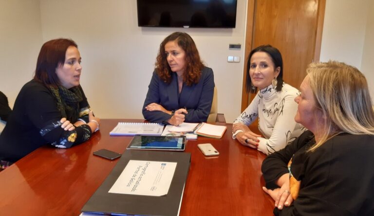 Reunión de la Presidenta de Portos con la alcaldesa de Camariñas